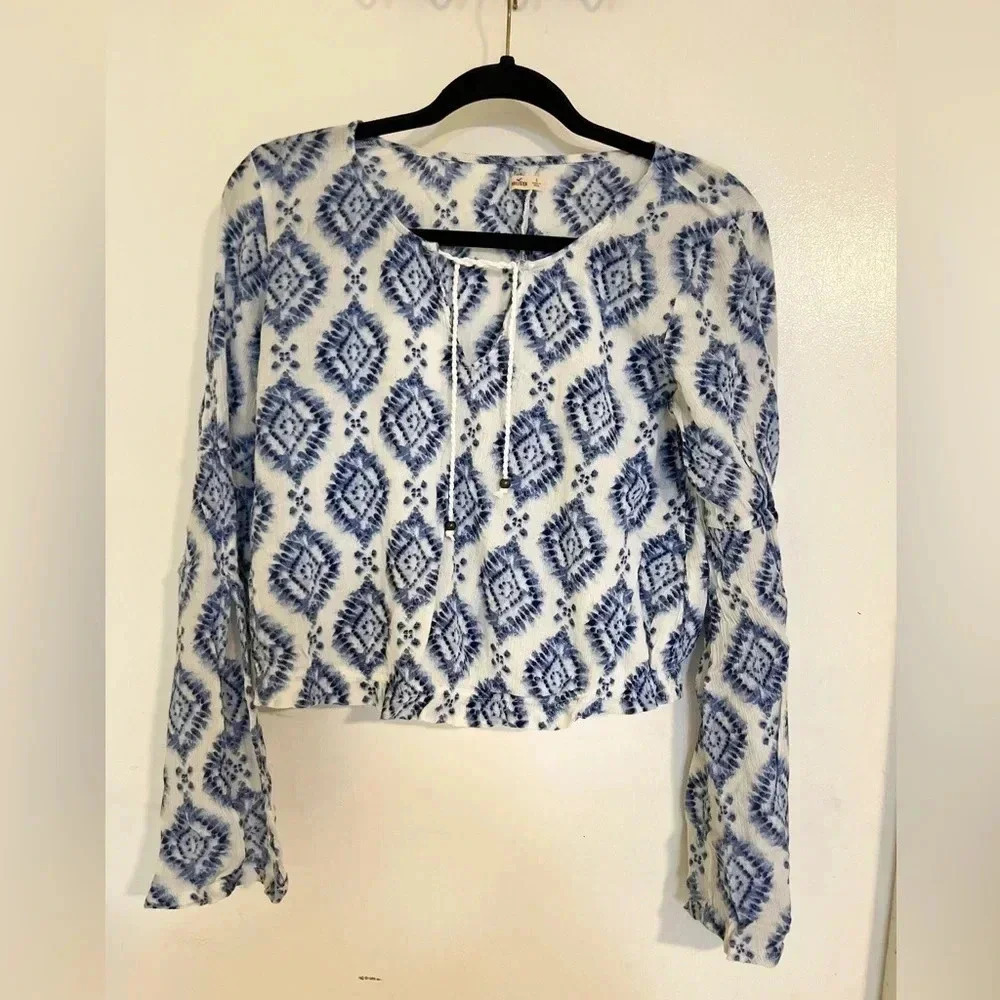 💙 Hollister Blue White Boho Peasant Top Long Sleeve Tie Front Festival Blouse - Picture 2 of 4